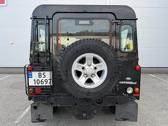 Land Rover Defender 2011 photo 5