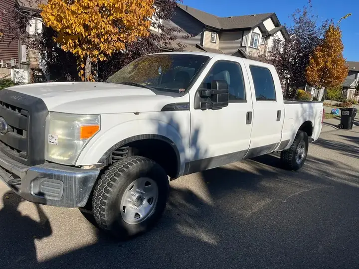 Ford F250 2011 photo 2