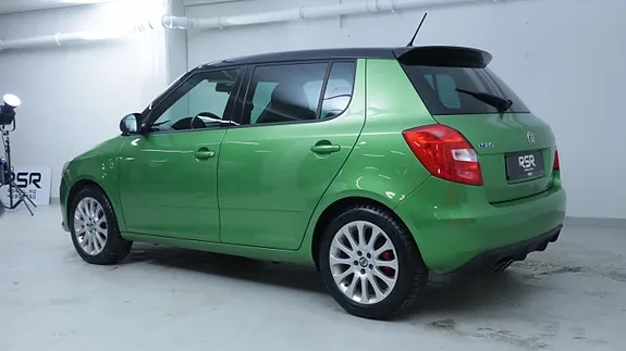 Skoda Fabia 2011 photo 4