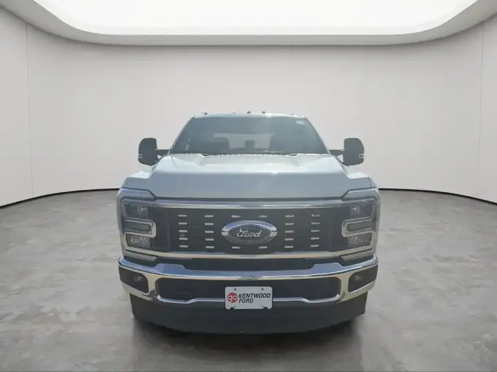 Ford F350 2026 photo 2