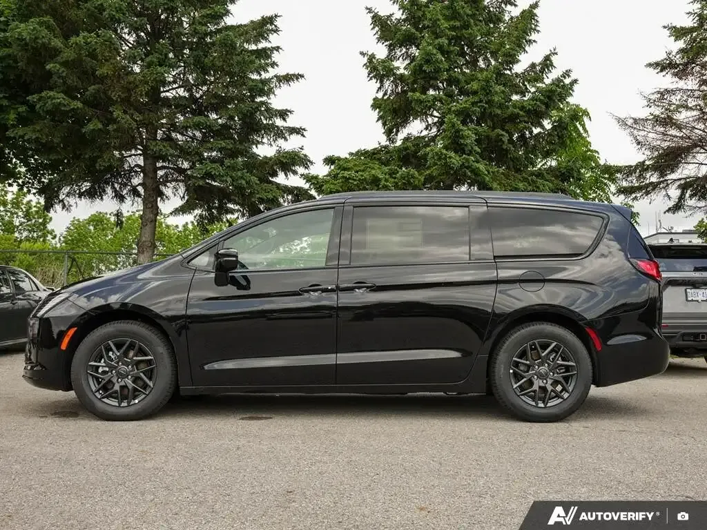 Chrysler Pacifica 2027 photo 3
