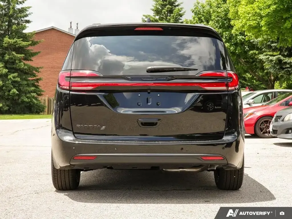 Chrysler Pacifica 2027 photo 5