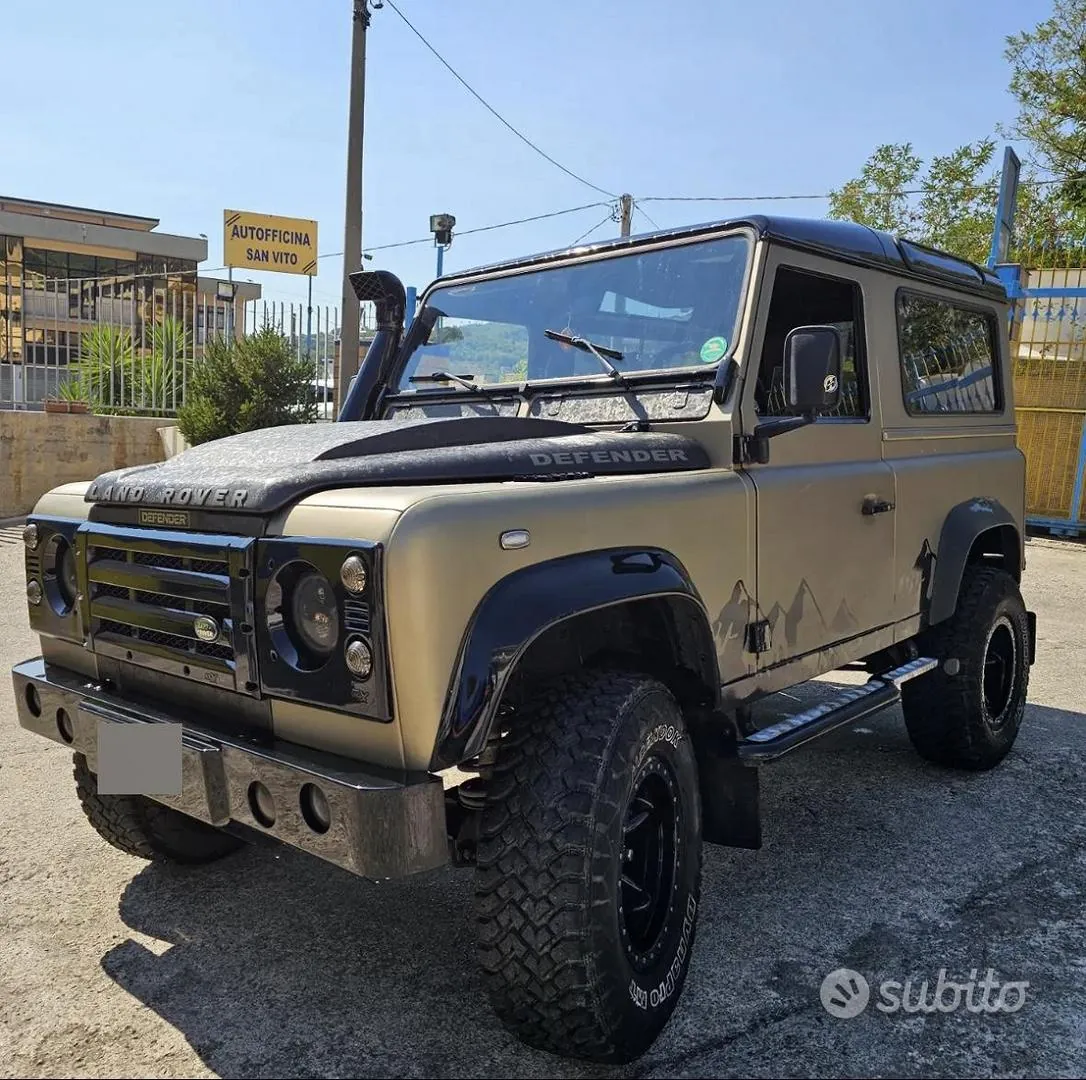 Land Rover Defender 2021 photo 2