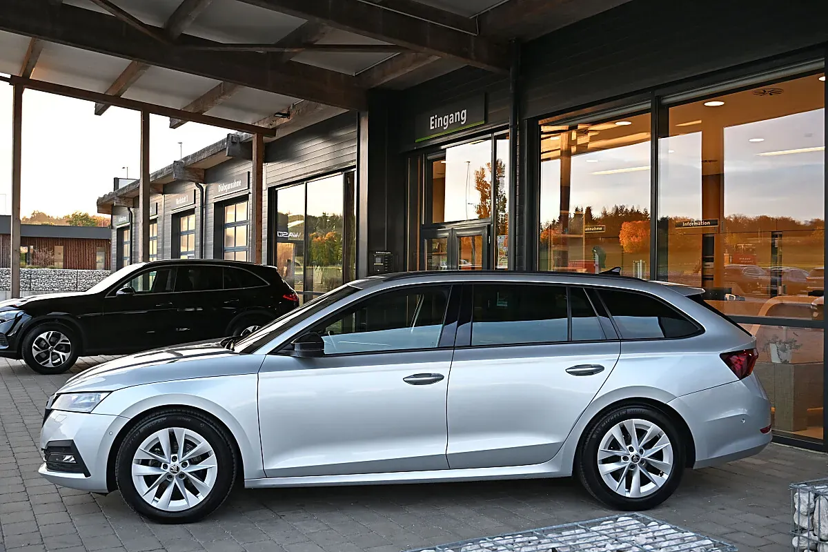 Skoda Octavia 2021 photo 2