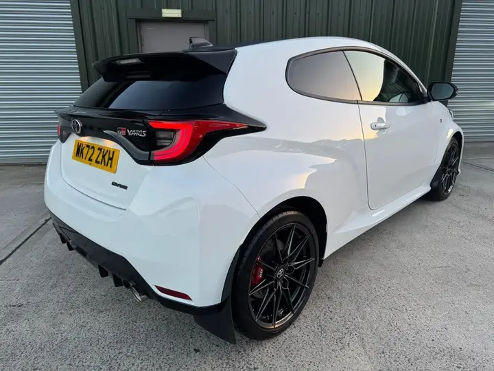 Toyota Yaris 2022 photo 2