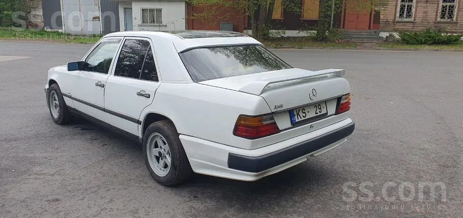 Mercedes-Benz E200 1987 photo 4