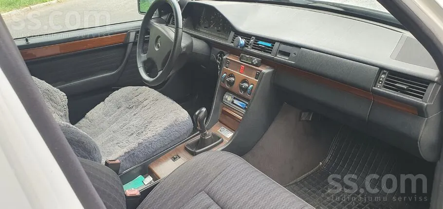 Mercedes-Benz E200 1987 photo 5