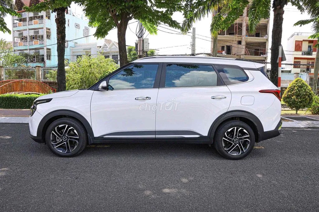 Kia Carens 2023 photo 3