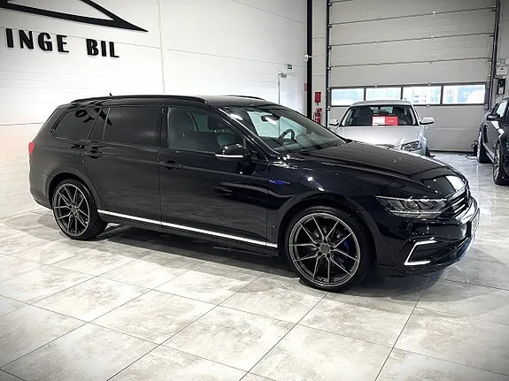 Volkswagen Passat 2023 photo 2