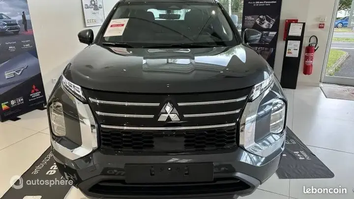 Mitsubishi Outlander 2025 photo 2