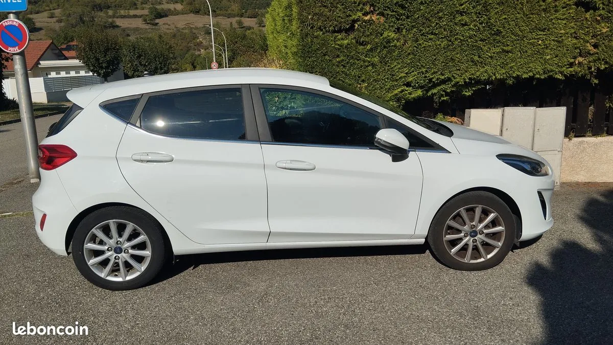 Ford Fiesta 2019 photo 2