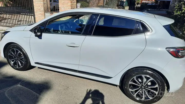 Renault Clio 2024 photo 2