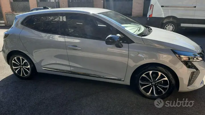 Renault Clio 2024 photo 3