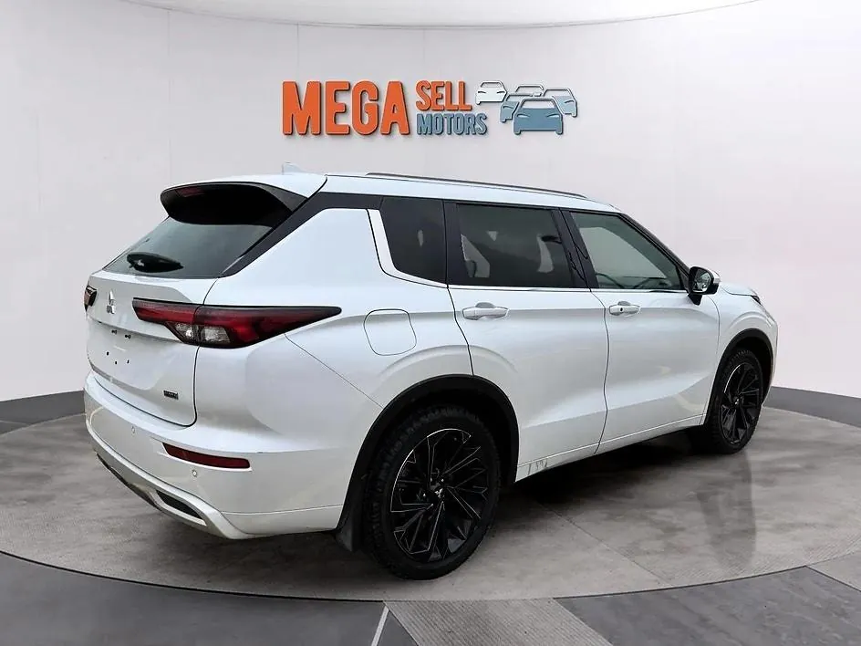 Mitsubishi Outlander 2022 photo 2