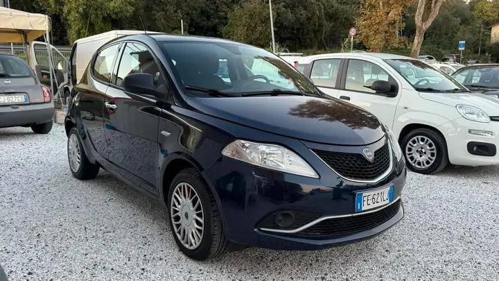 Lancia Ypsilon