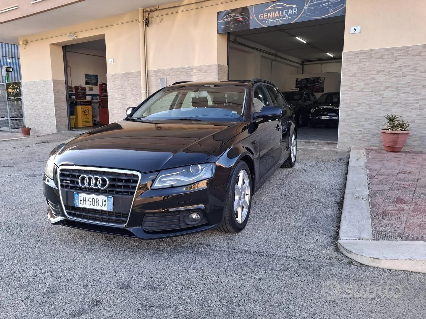 Audi A4 2011 photo 2