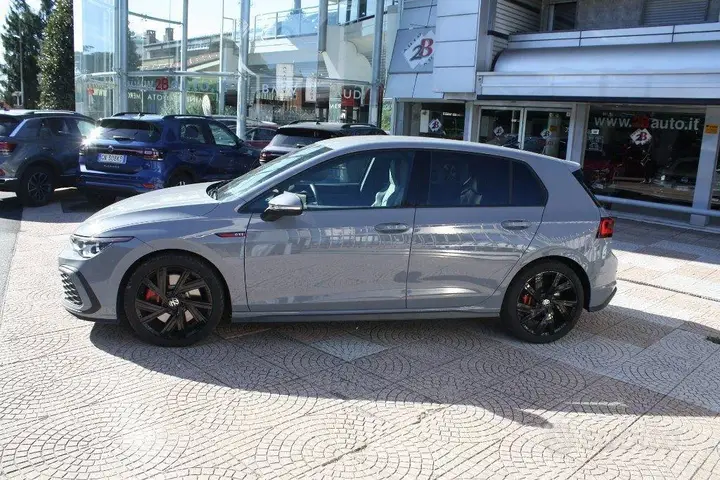 Volkswagen Golf 2023 photo 2
