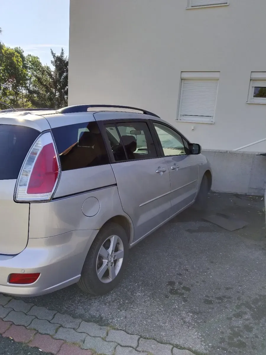 Mazda Mazda5 2009 photo 2