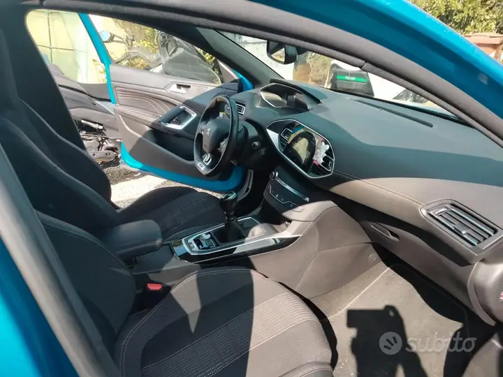 Peugeot 308 2021 photo 2