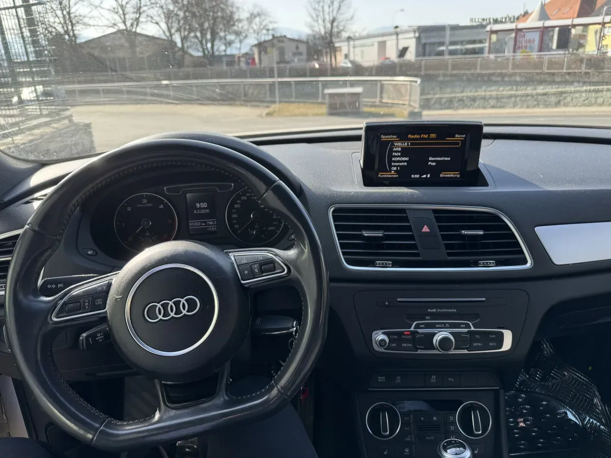 Audi Q3 2018 photo 2