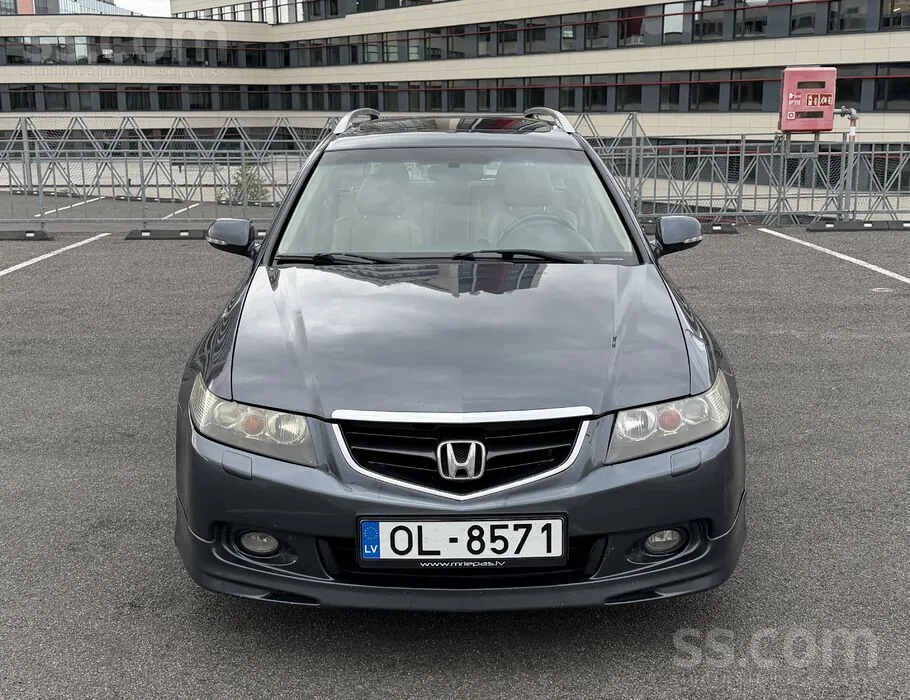Honda Accord 2003 photo 2