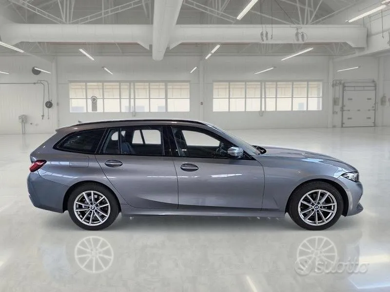 BMW 318 2022 photo 3