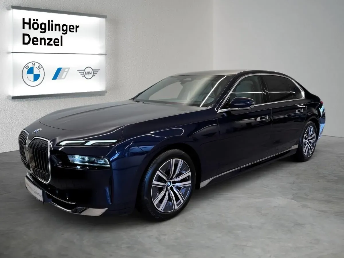 BMW 7 Series 2023 photo 2