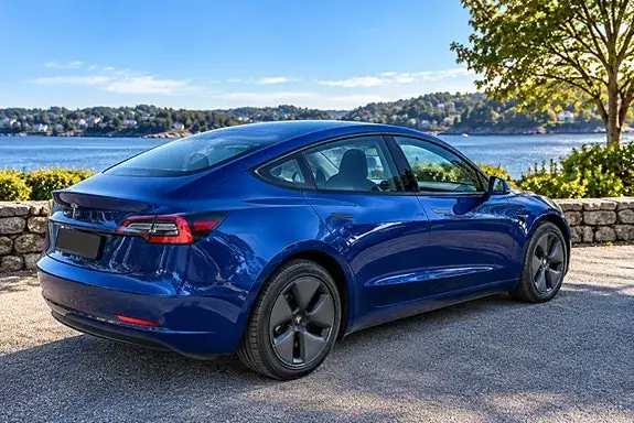 Tesla Model 3 2023 photo 2