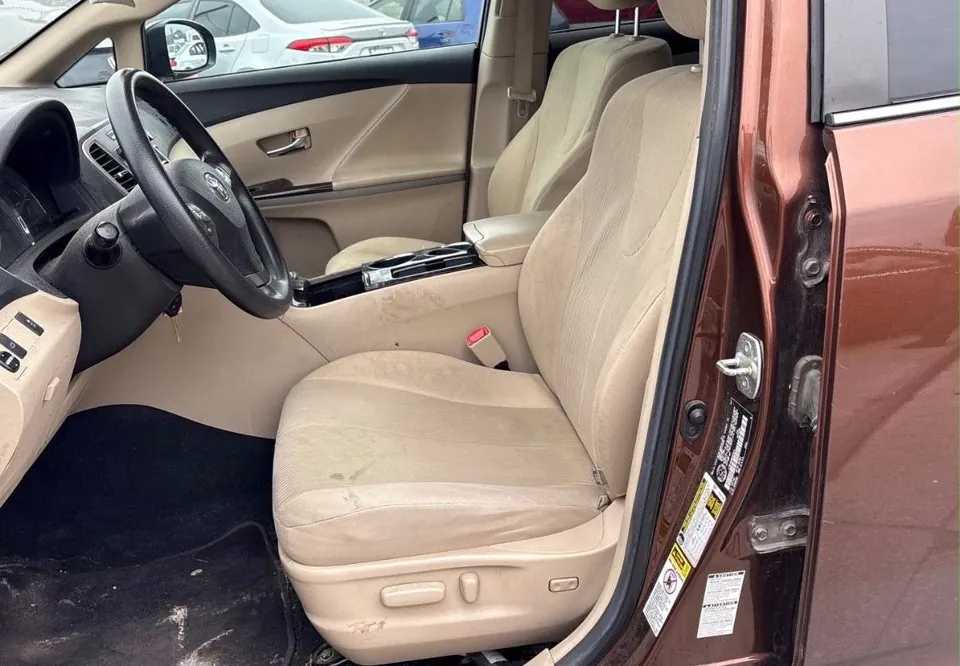 Toyota Venza 2011 photo 2