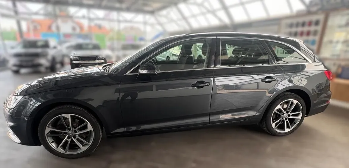 Audi A4 2018 photo 3