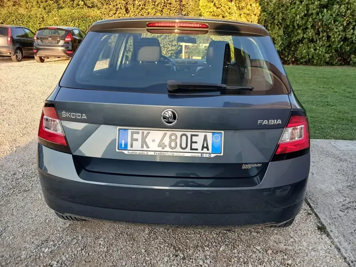 Skoda Fabia 2017 photo 2