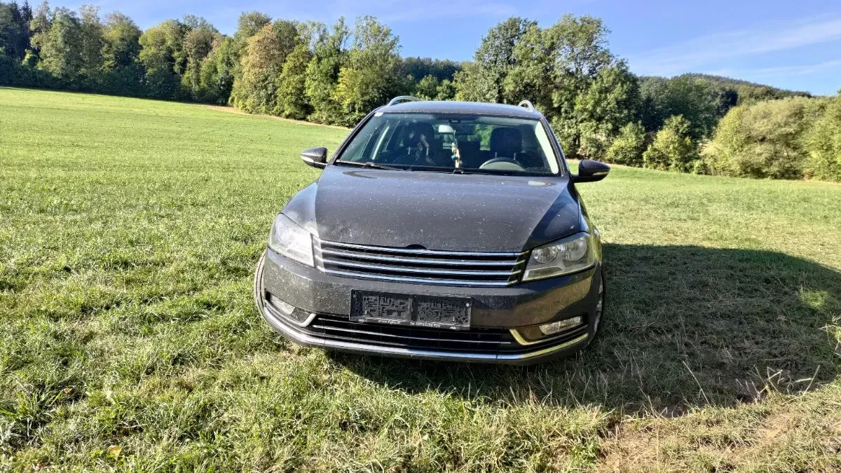 Volkswagen Passat 2011 photo 2