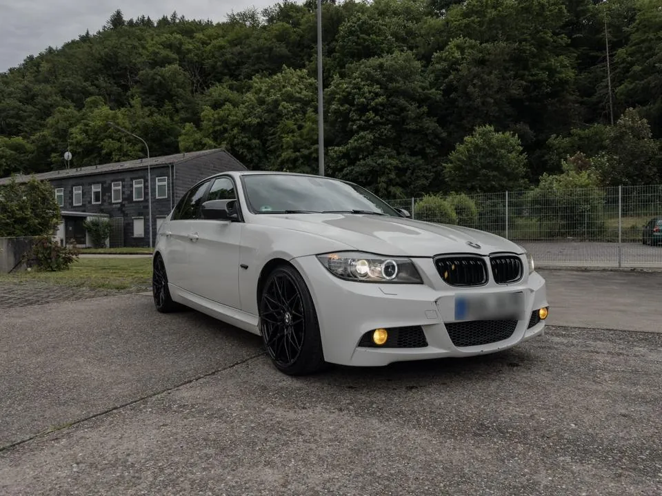 BMW E90