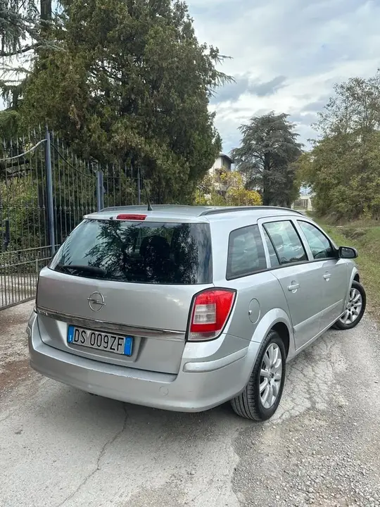 Opel Astra 2008 photo 2