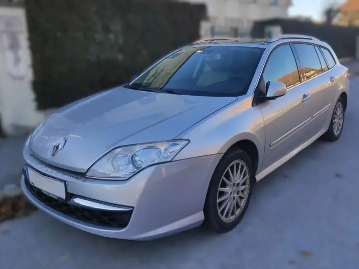 Renault Laguna 2009 photo 2