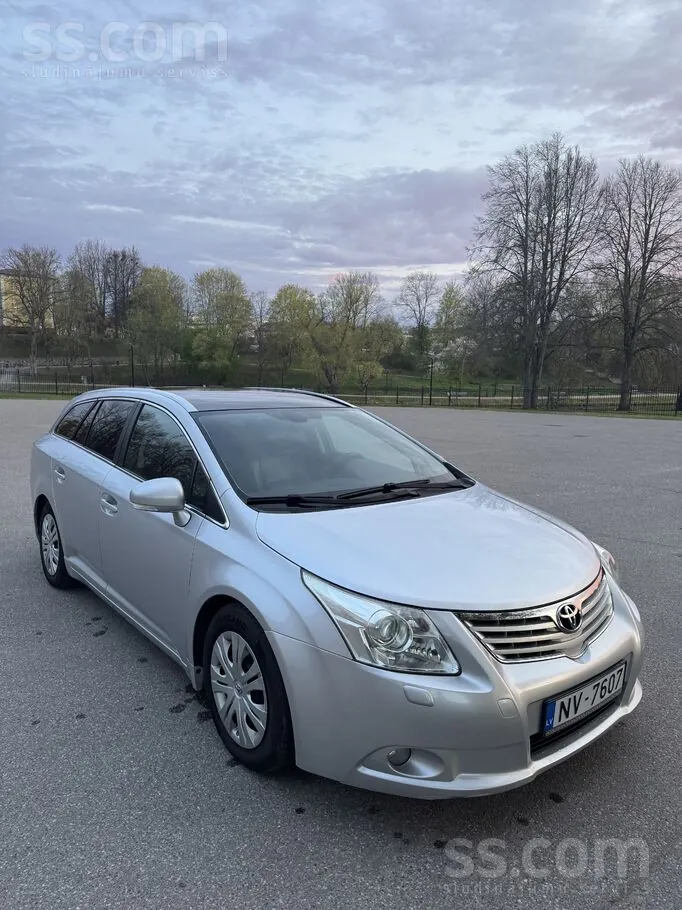 Toyota Avensis 2009 photo 2