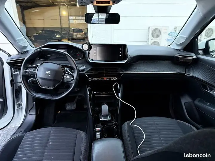 Peugeot 208 2020 photo 3