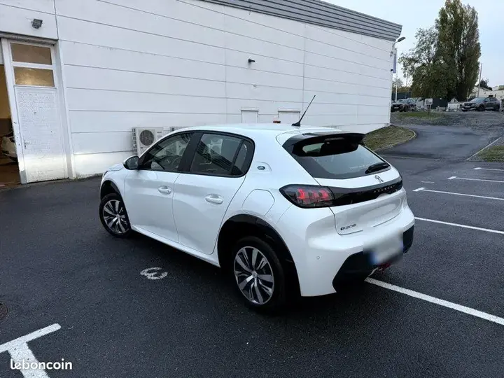 Peugeot 208 2020 photo 2