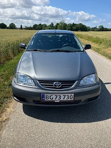 Toyota Avensis 2003 photo 2
