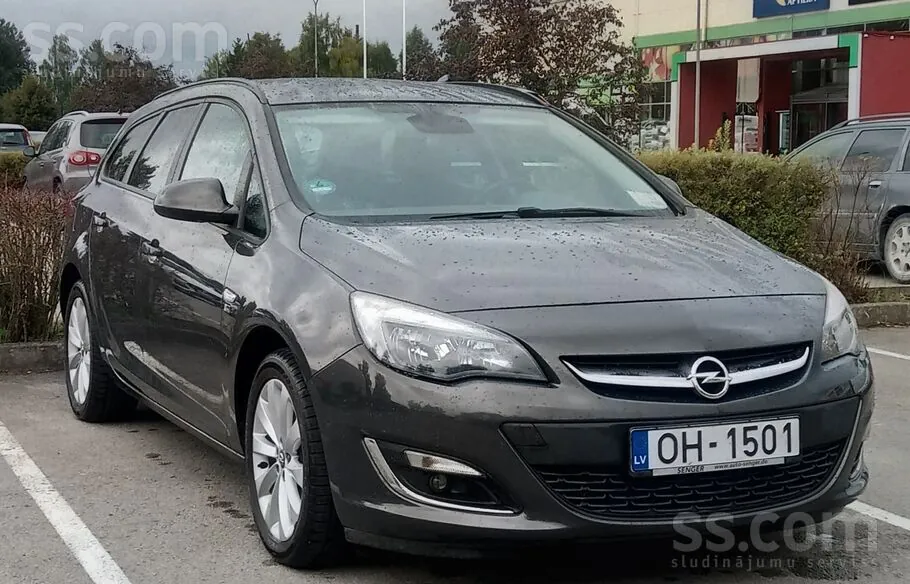 Opel Astra 2012 photo 2