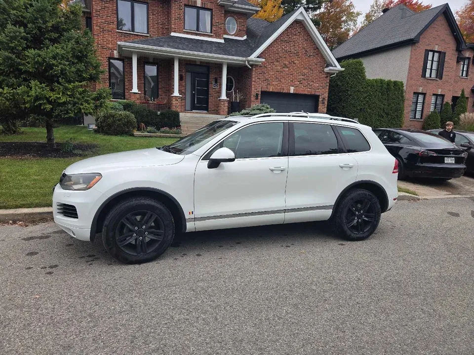 Volkswagen Touareg 2012 photo 2