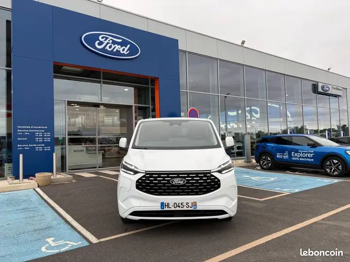 Ford Tourneo Custom 2026 photo 2