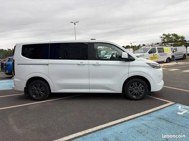 Ford Tourneo Custom 2026 photo 4