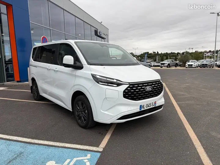 Ford Tourneo Custom 2026 photo 3