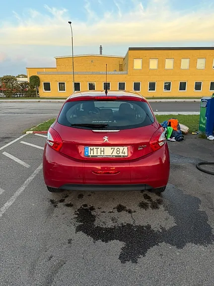 Peugeot 208 2012 photo 5