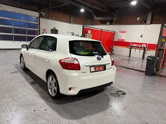 Toyota Auris 2011 photo 2