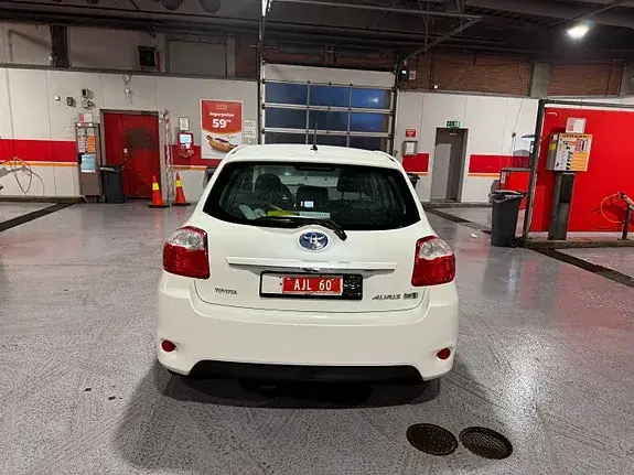 Toyota Auris 2011 photo 5