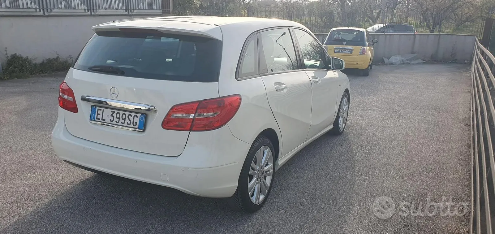 Mercedes-Benz Class B 2012 photo 2