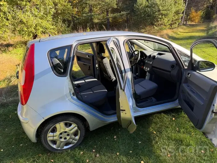Mitsubishi Colt 2006 photo 2