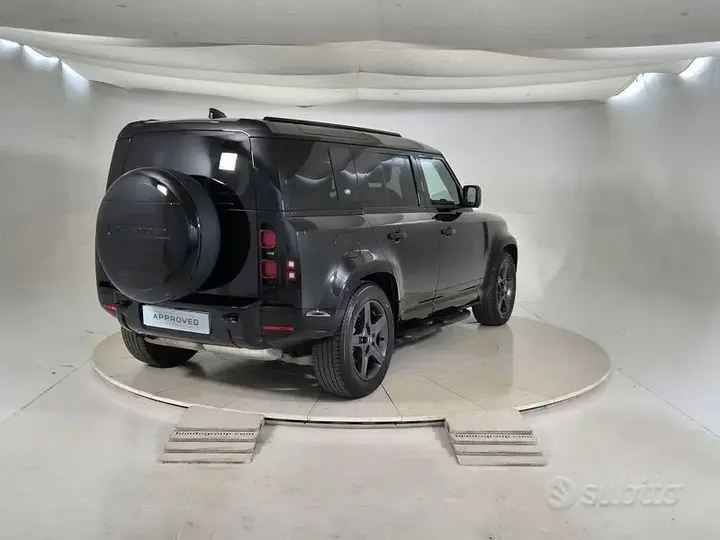 Land Rover Defender 2023 photo 2